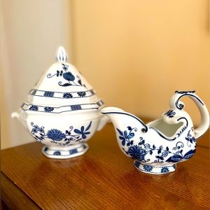 Fine china set ViennaWoods blue & white sugar & creamer serving 2pc collectible